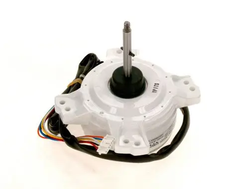 Bosch Gebläsemotor mit zentralem Achsstift und mehreren Kabeln zur Verbindung, montiert auf einer weißen Kunststoffbasis.